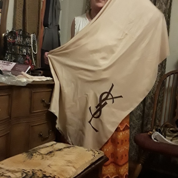 Yves St Laurent silk wrap. Fun with jeans n pumps! - Picture 4 of 4